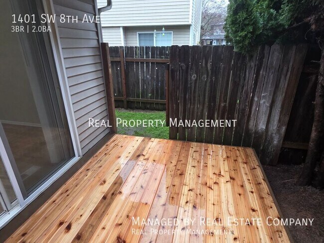 Building Photo - 1401 SW 8th Ave