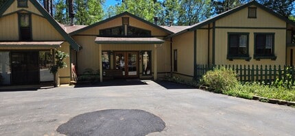 Building Photo - Spacious 3-bedroom, 2-bath multi-family home