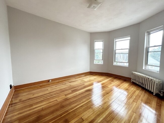 Building Photo - 18 Eastman St