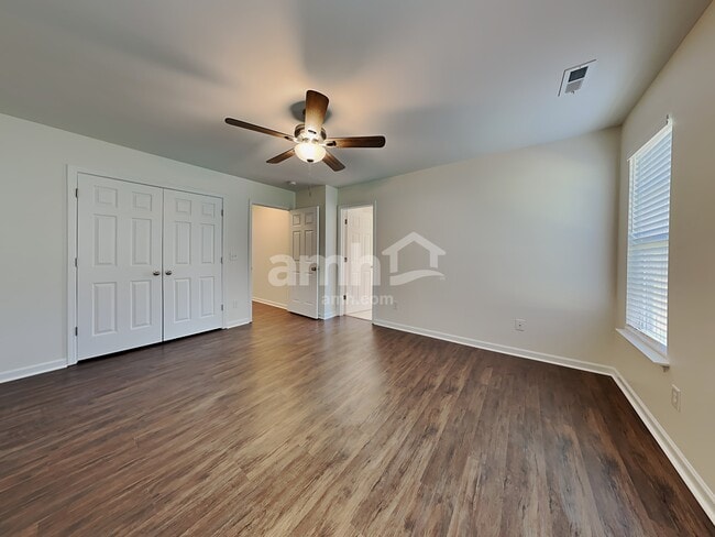 Building Photo - 706 Walnut Crossing Dr