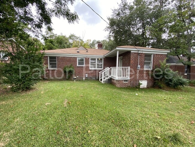 Building Photo - English Heights