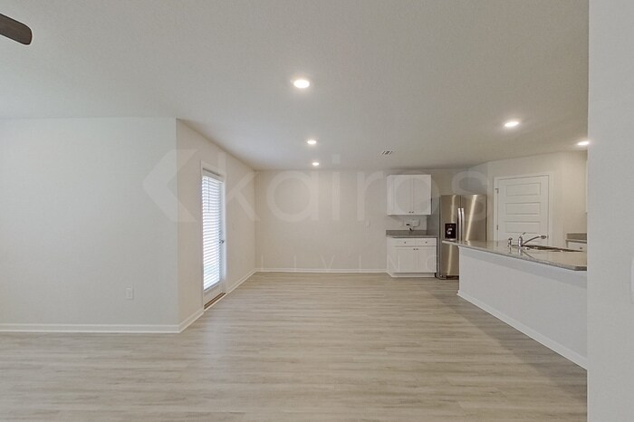 Building Photo - 102 Metalmark Dr