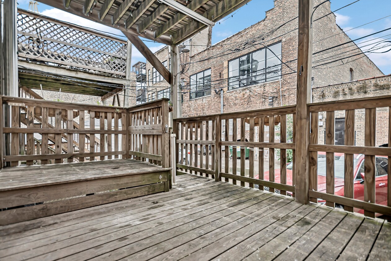 Building Photo - 1739 W Beach Ave