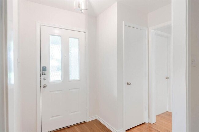 Building Photo - 7905 Lazy Brook Dr
