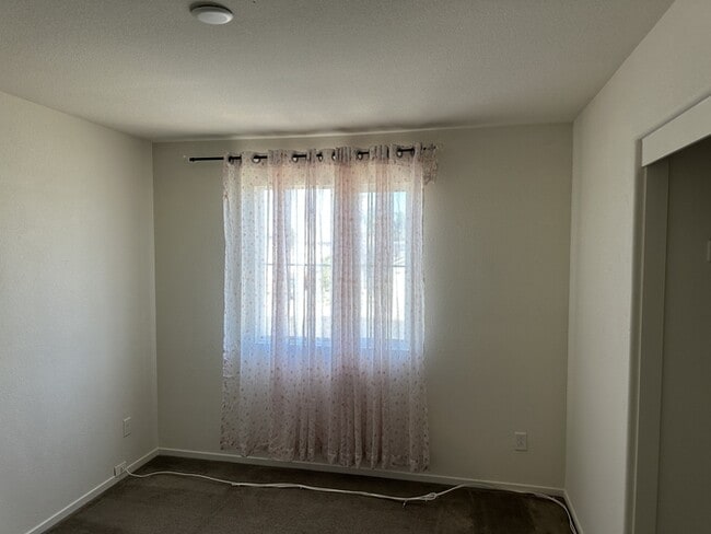 Building Photo - Stockton 4 Bedroom 2.5 Bathroom Home.