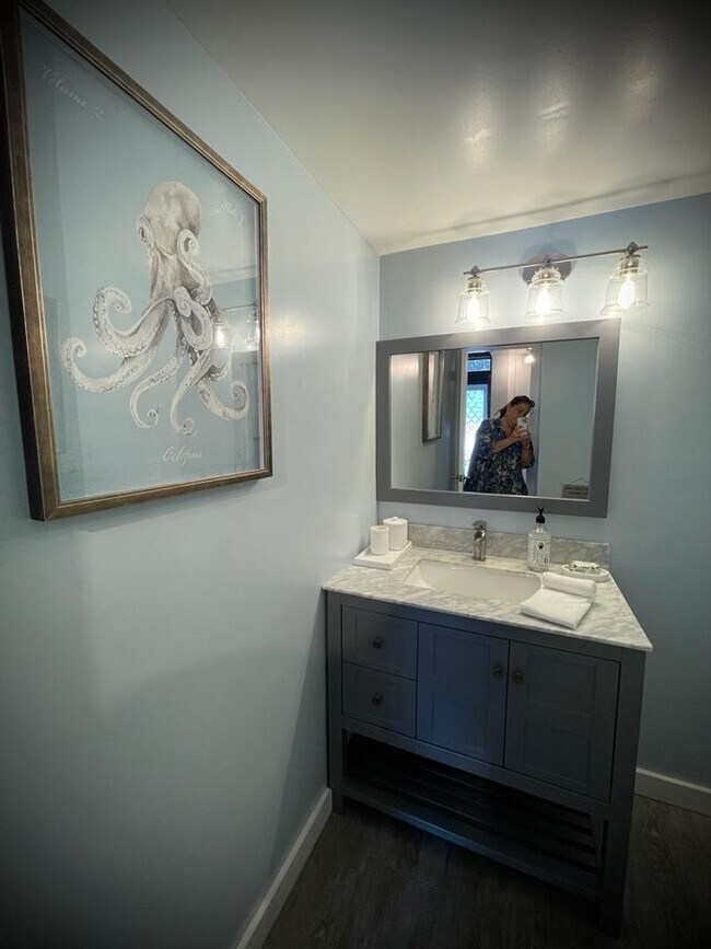 Building Photo - 605 Kensington Pl