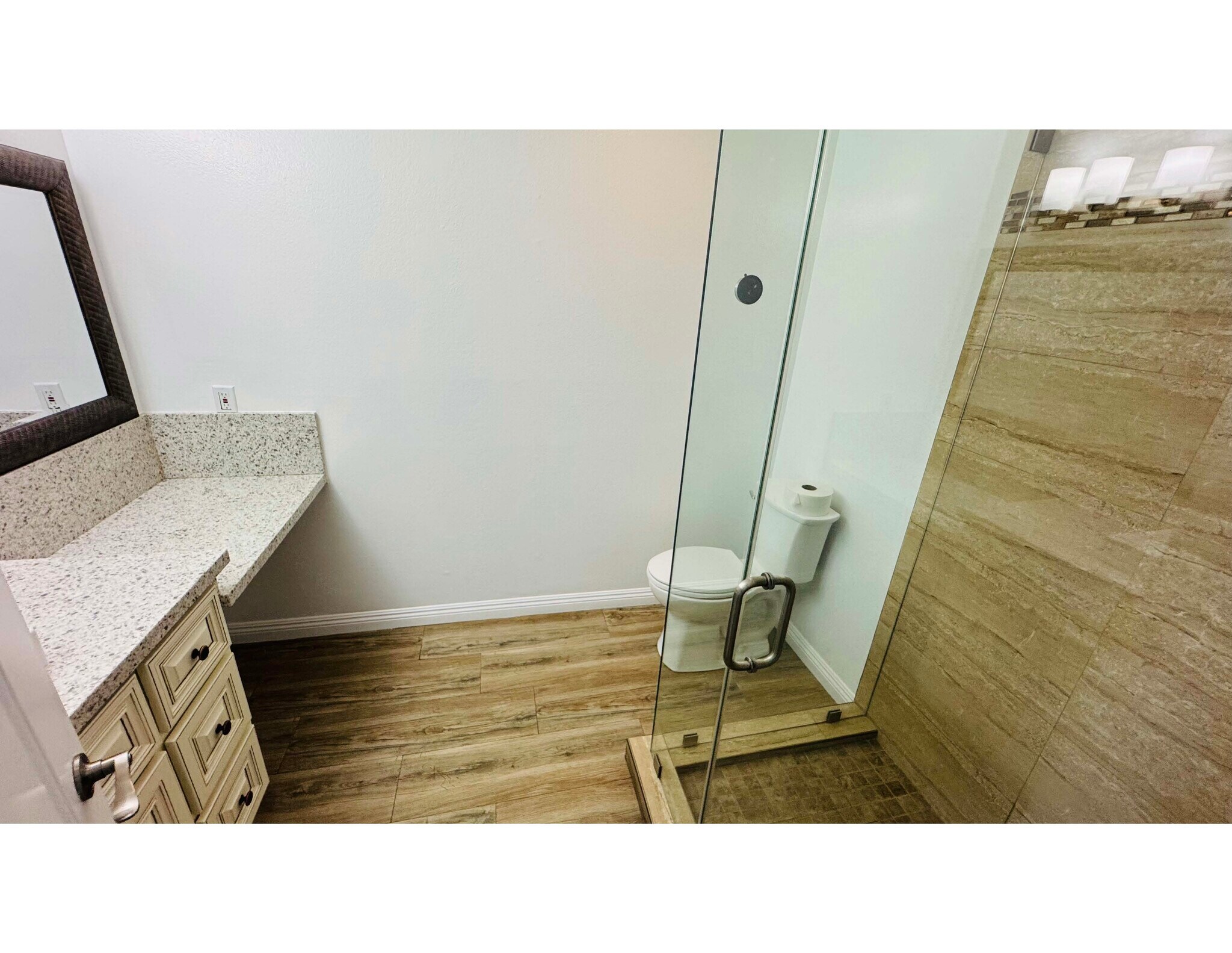 Building Photo - 18550 Hatteras St