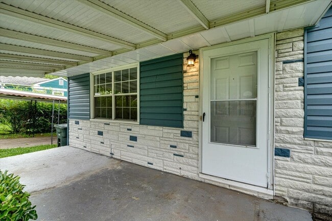 Building Photo - Updated 2-Bedroom Home Near Glenwood – $1,...