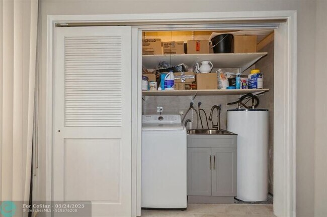 Building Photo - 4485 Carambola Cir N