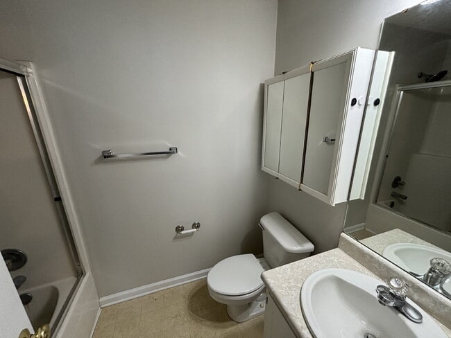 Building Photo - 165 Radford Cir