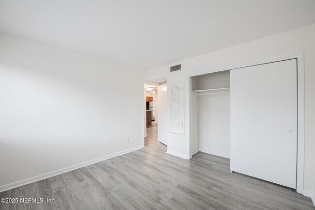 Building Photo - 1217 Park Ave