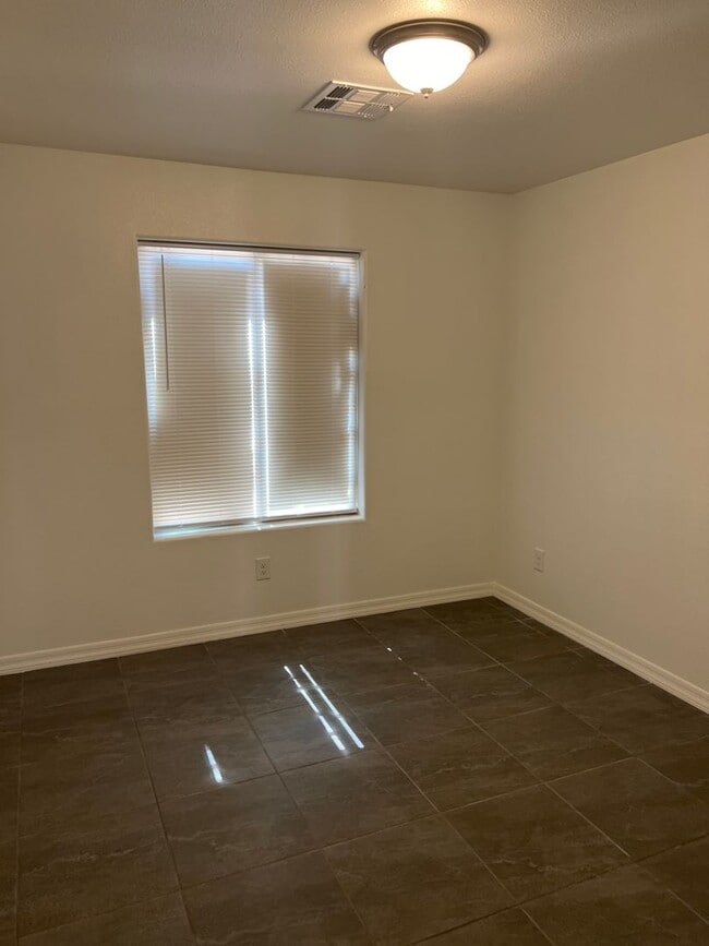 Building Photo - Large Corner Lot home with 3 full size bed...