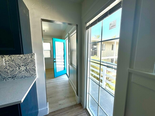 Building Photo - 279 Redondo Ave