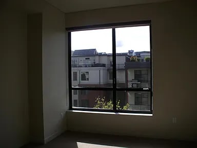 Building Photo - 922 NW 11th Ave