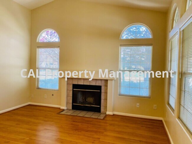 Building Photo - Appealing 3 Bed/ 2 Bath home in Greenfield!