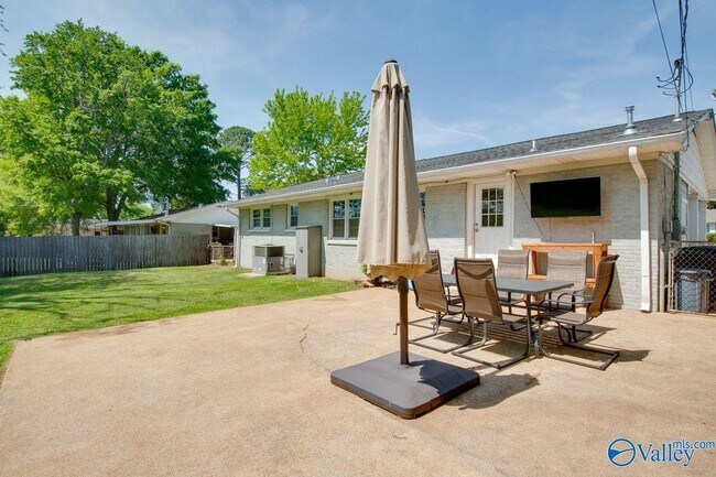 Building Photo - 215 Drake Ave SW