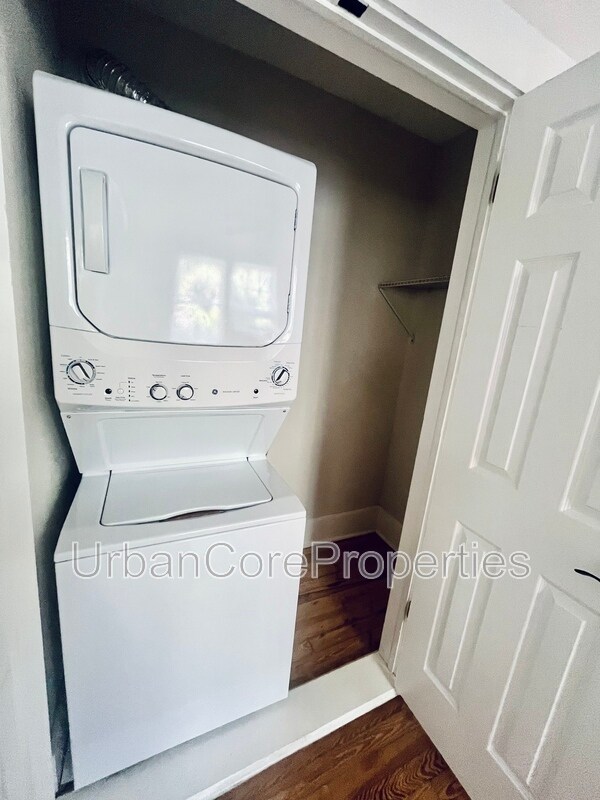 Building Photo - 360 13th Ave NE