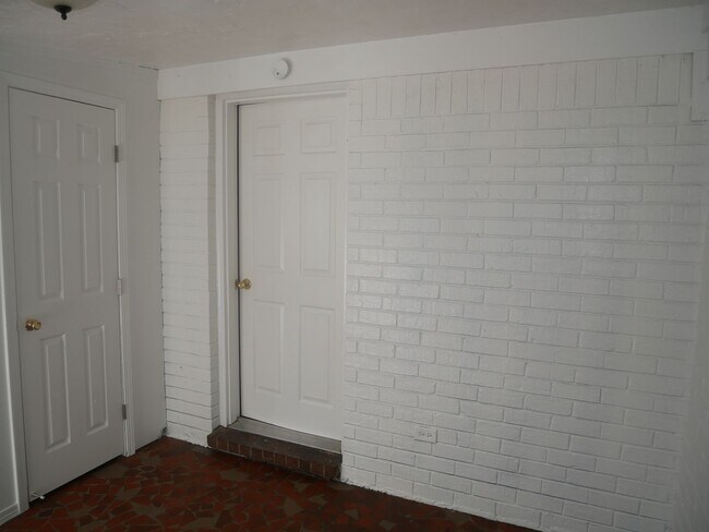 Building Photo - 5800 Dover Dr
