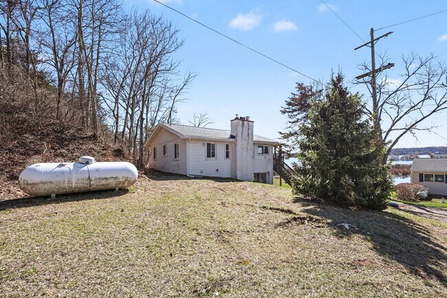 Building Photo - 5884 Rays Dr