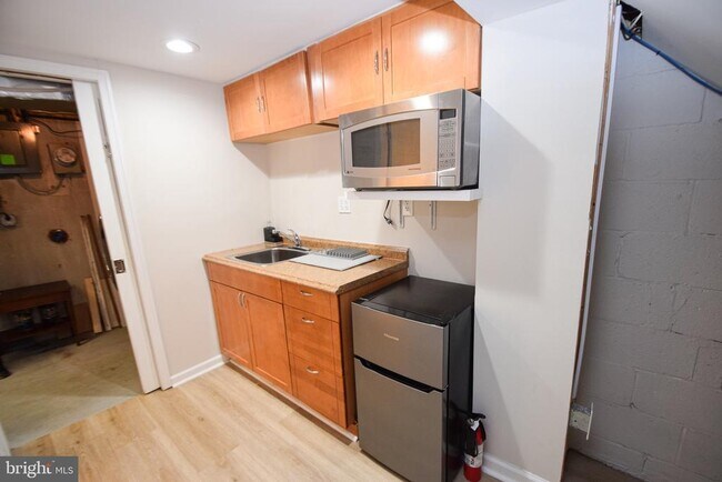 Building Photo - 1629 Searles Rd