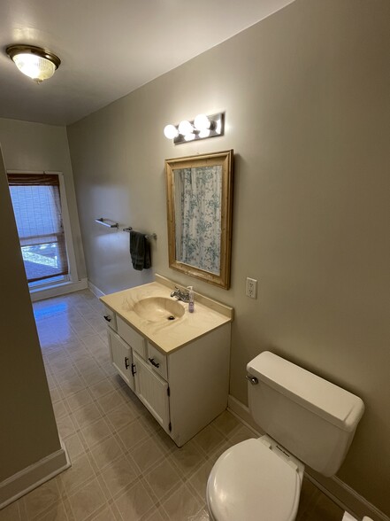 Building Photo - 407 Grace St