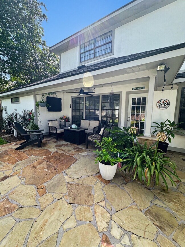 Building Photo - 3934 Cypress Lake Dr