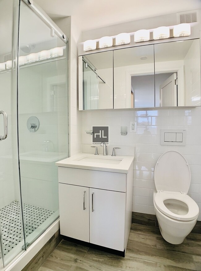 Building Photo - E 16 ST