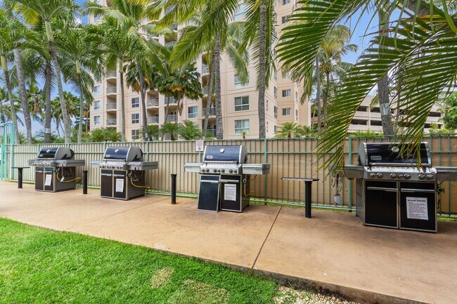 Building Photo - 3009 Ala Makahala Pl