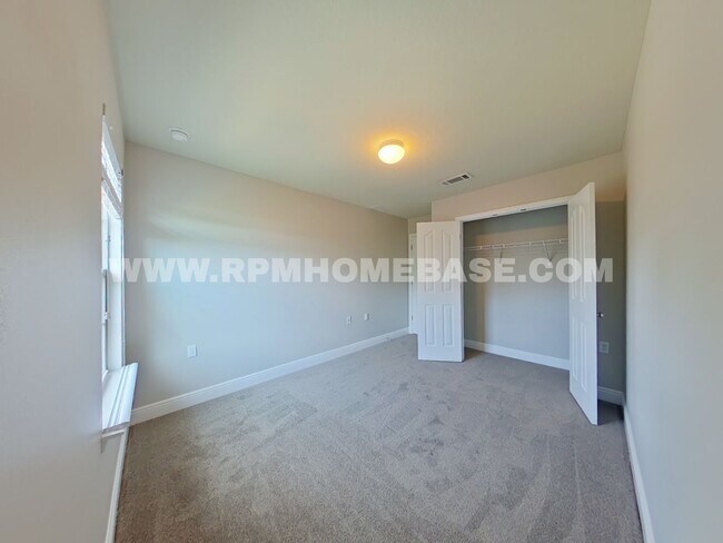 Building Photo - Charming Rental Townhome in Reserve Pointe...