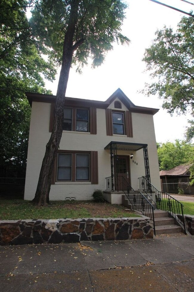 Building Photo - Available Now! Adorable 1 bedroom 1 bath a...