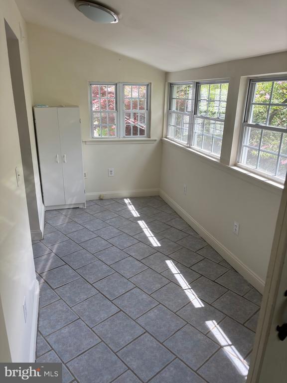 Building Photo - 221 Summit Ave