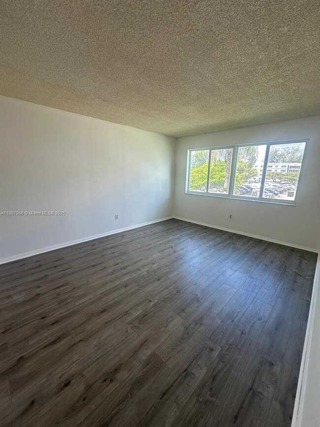 Building Photo - 14820 Naranja Lakes Blvd
