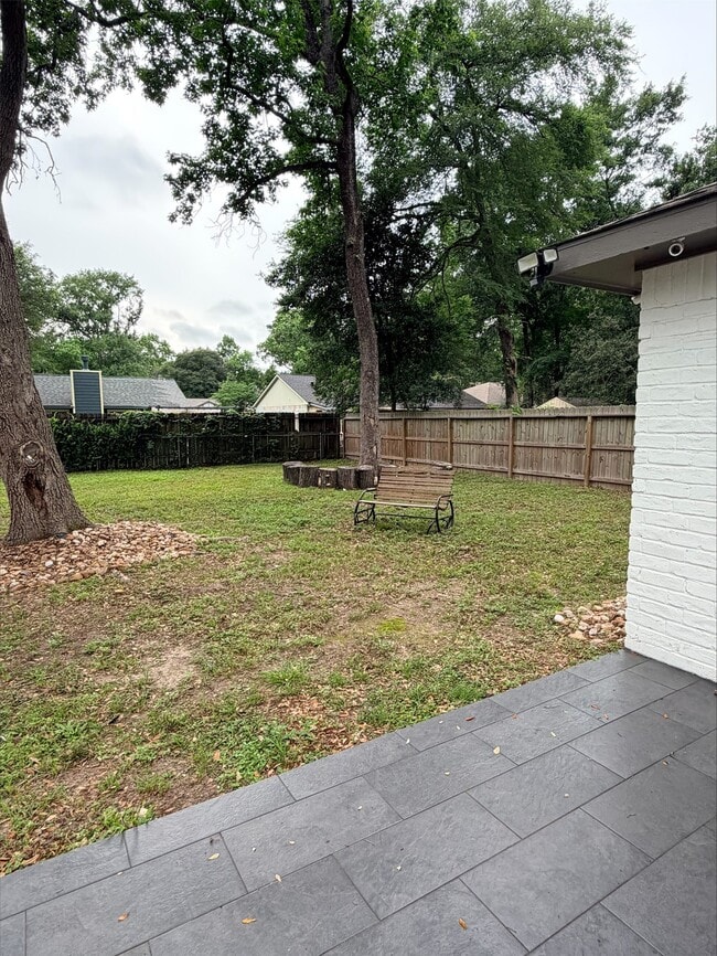 Building Photo - 26415 Hunters Hollow Dr