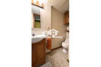 Building Photo - 984 Shryer Ave W