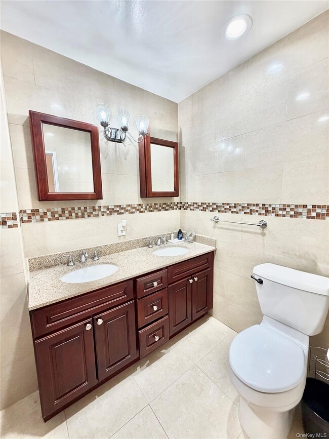 Building Photo - 15-63-63 Murray St