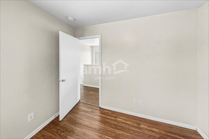 Building Photo - 1701 S 113th Dr