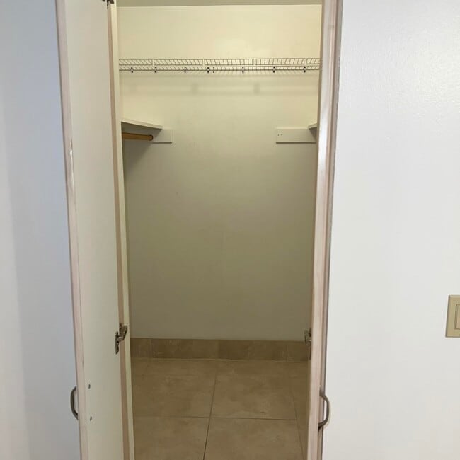 Building Photo - 2302 Sunrise Blvd