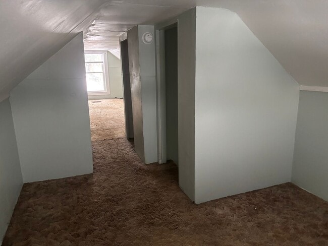 Building Photo - 1 Bedroom House with Loft