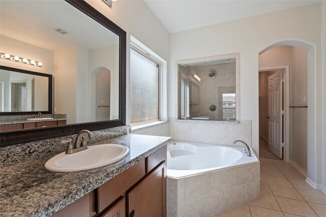 Building Photo - 632 Kickapoo Ct