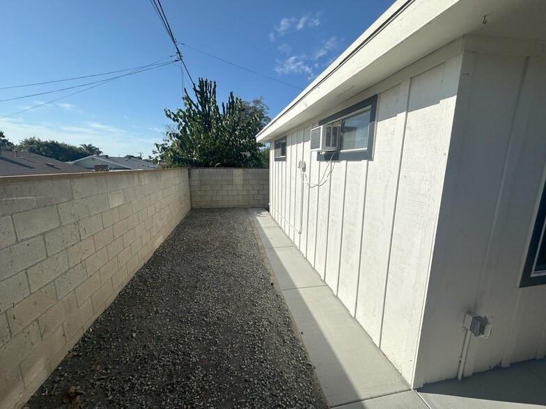 Building Photo - 370 Alpine Ave