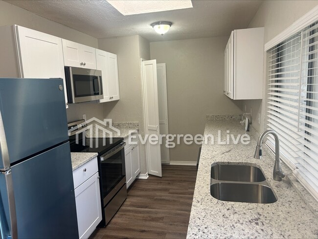 Building Photo - 9546 Sophora Dr