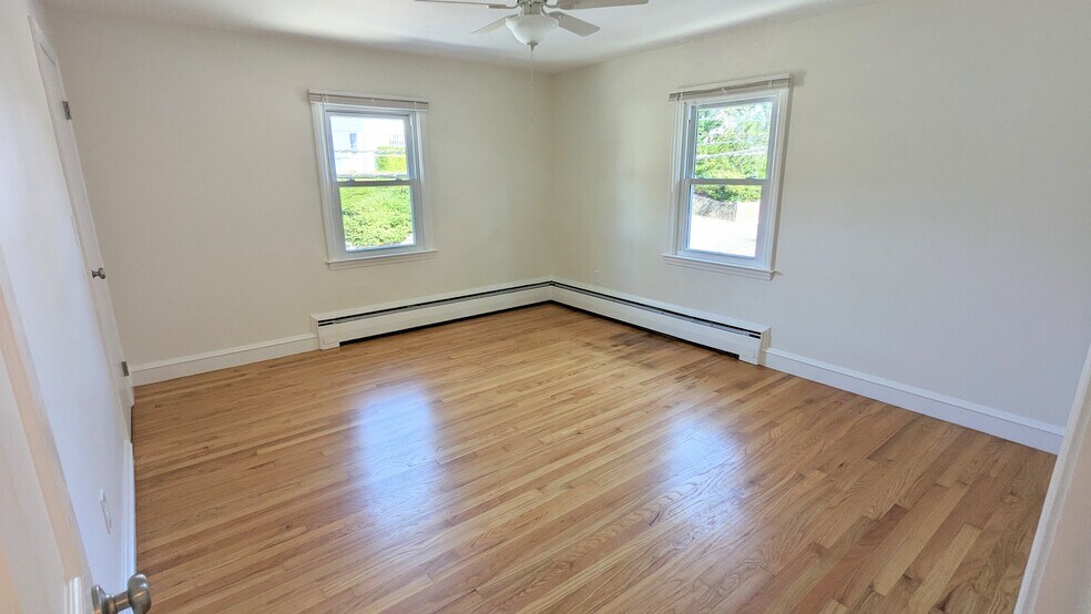 Building Photo - 852 Smith St