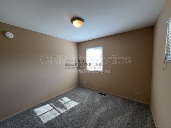 Building Photo - 2400 Balmoral Blvd