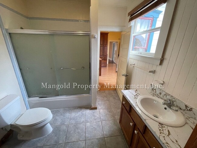 Building Photo - Beautiful Victorian Style 3-Bedroom Home C...