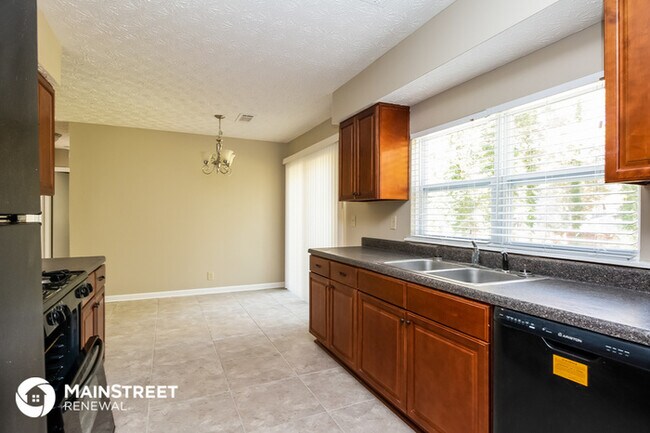 Building Photo - 211 Sterling Ridge Dr