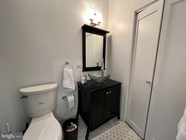 Building Photo - 258 S 18th St