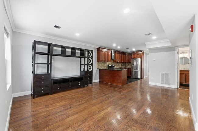 Building Photo - 168 New York Ave