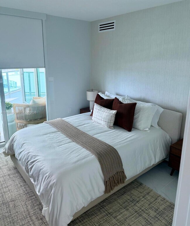 Building Photo - 250 Sunny Isles Blvd