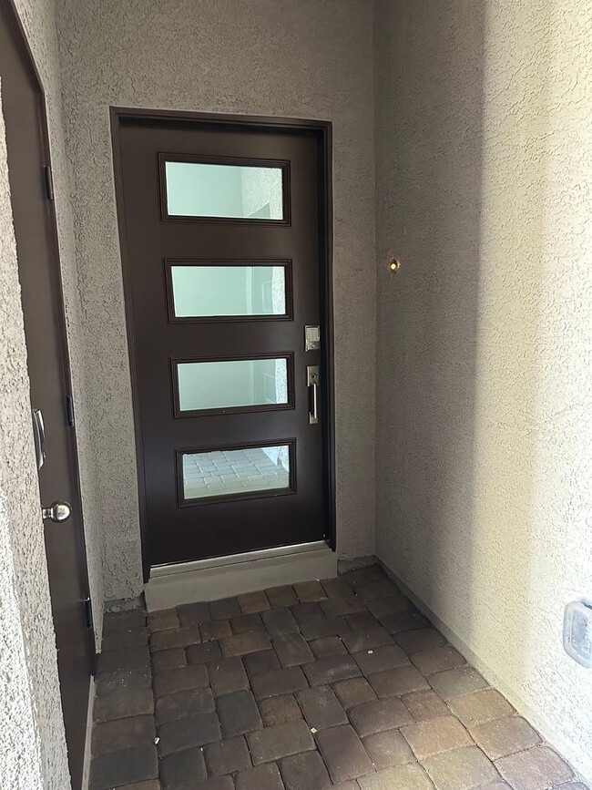 Building Photo - Fully furnished 55+ townhome with attached...