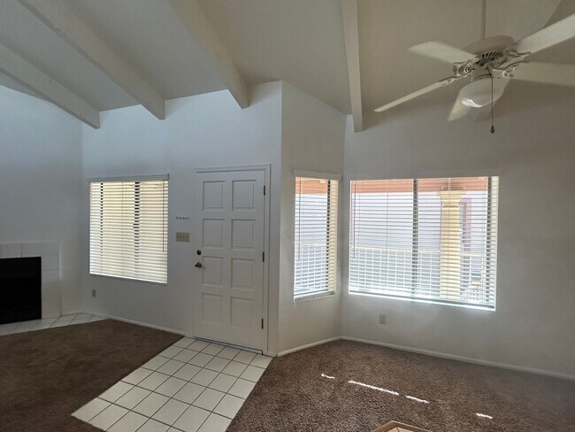 Building Photo - Spacious 2 Bedroom, 2 Bathroom Condo